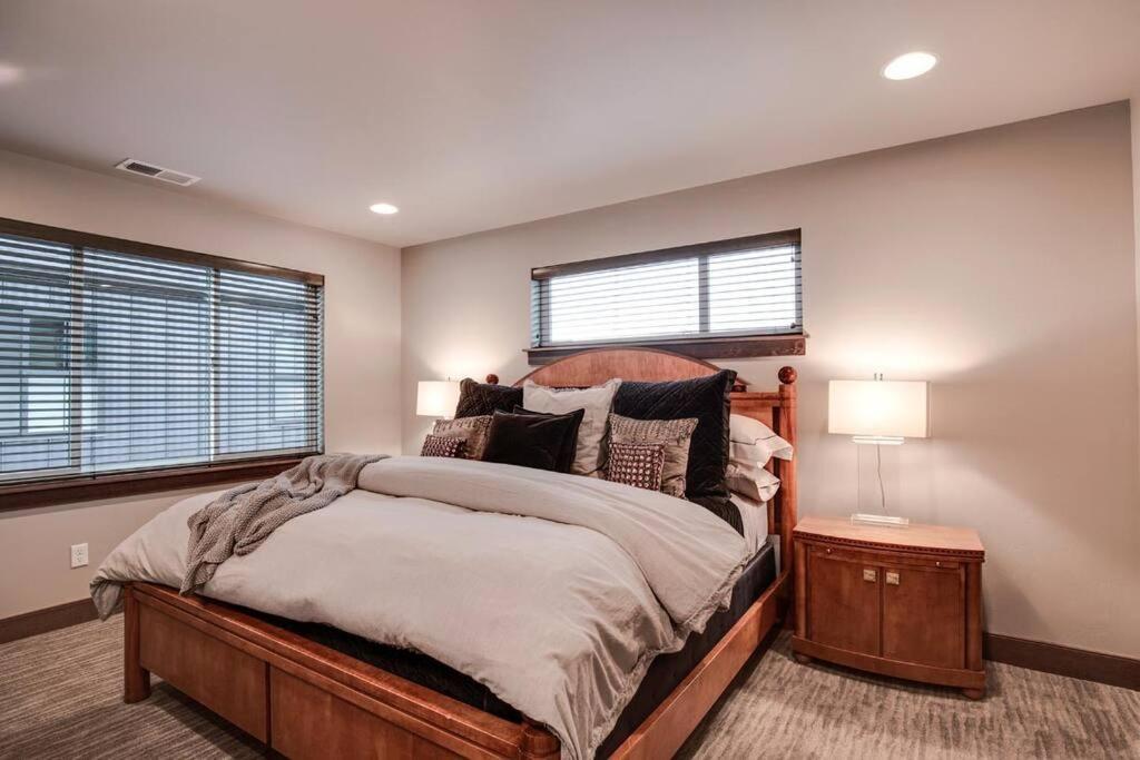Luxury Townhome On The Park With Bridger Mtn Views Bozeman Kültér fotó