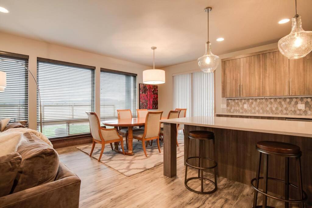 Luxury Townhome On The Park With Bridger Mtn Views Bozeman Kültér fotó