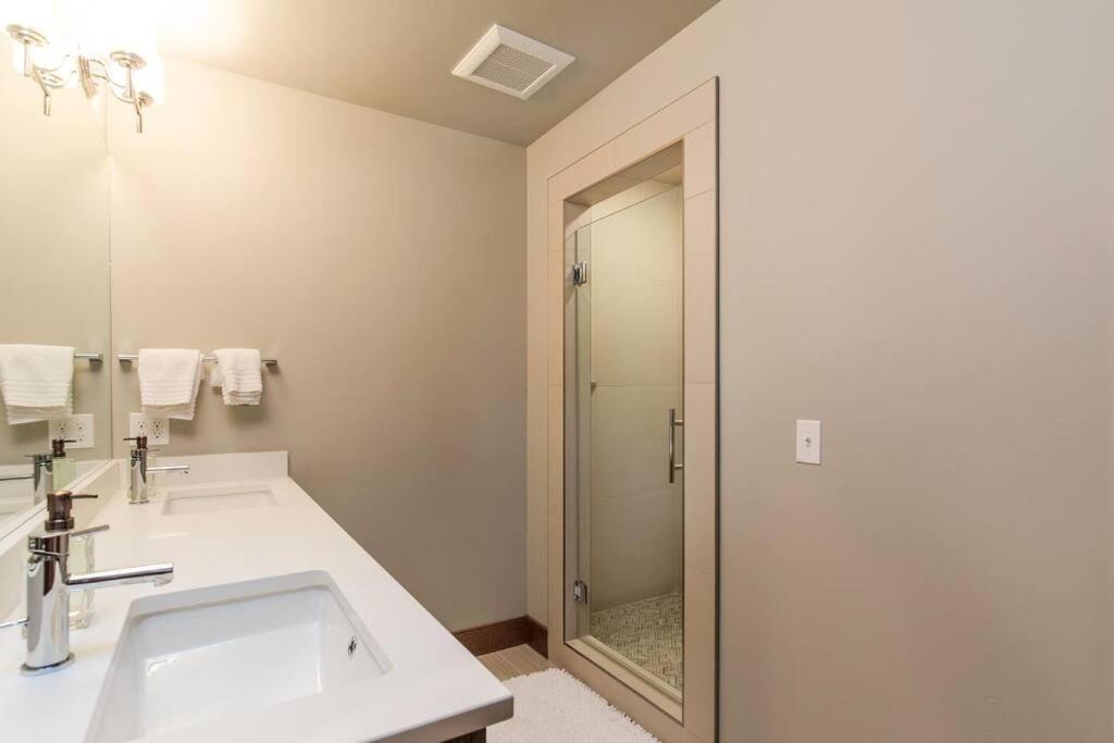 Luxury Townhome On The Park With Bridger Mtn Views Bozeman Kültér fotó
